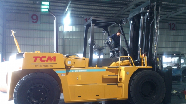 16-23 噸柴油堆高機 5